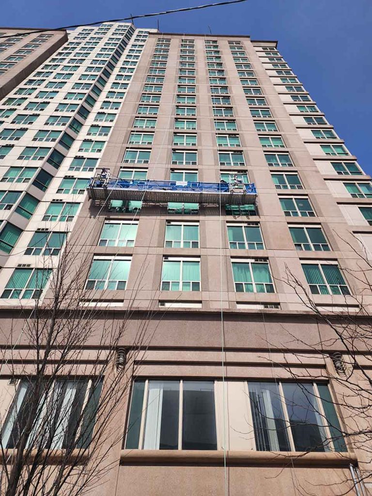 Mid-Rise and High-Rise Caulking